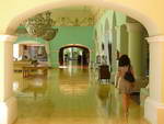 Hotel Iberostar Hacienda Dominicus am Strand von Bayahibe das Hauptgebäude.